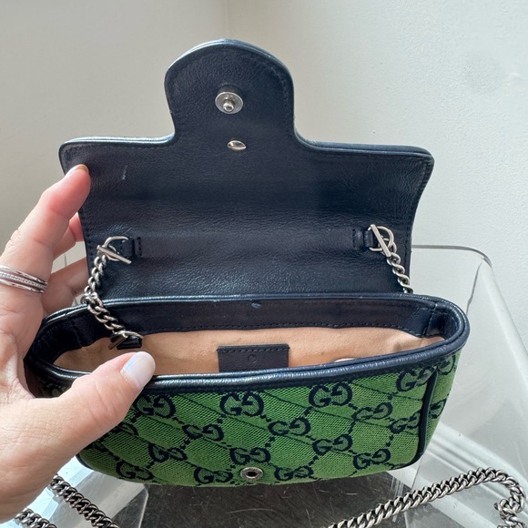 Gucci Green Marmont GG Quilted Crossbody Bag in green - Picture 4 of 11